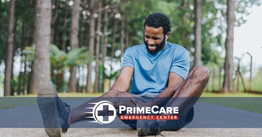 runner hurts his knee during jog